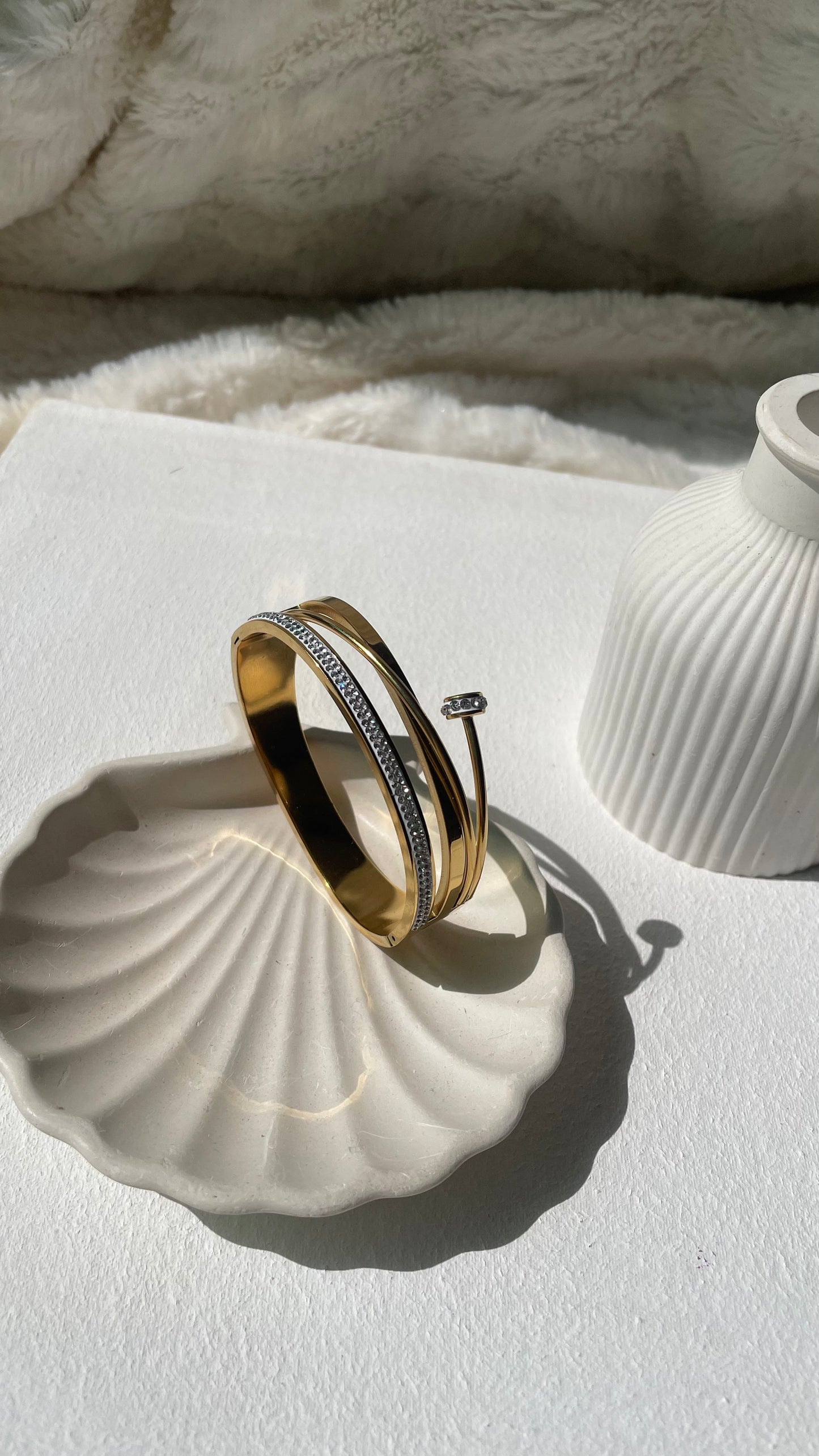 Luxury nail style stainless steel handcuff