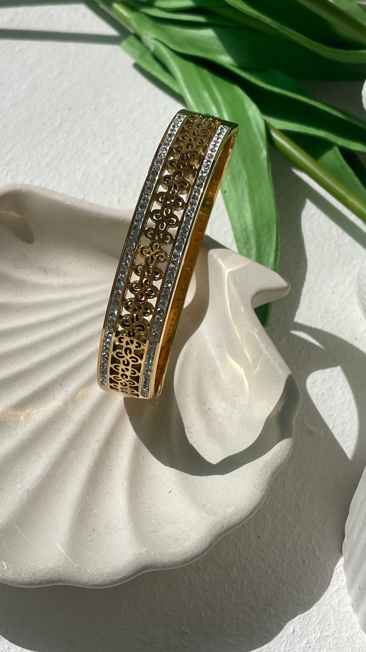 Luxury crystal cut handcuff(stainless)