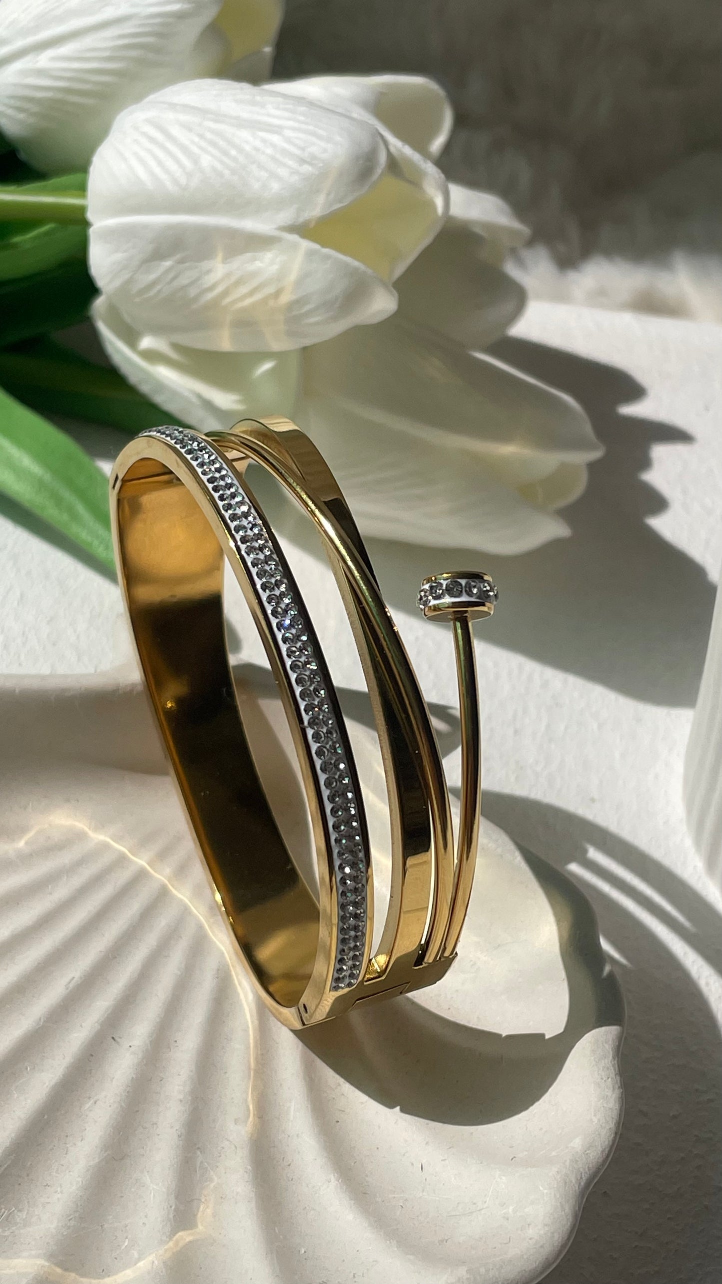 Luxury nail style stainless steel handcuff