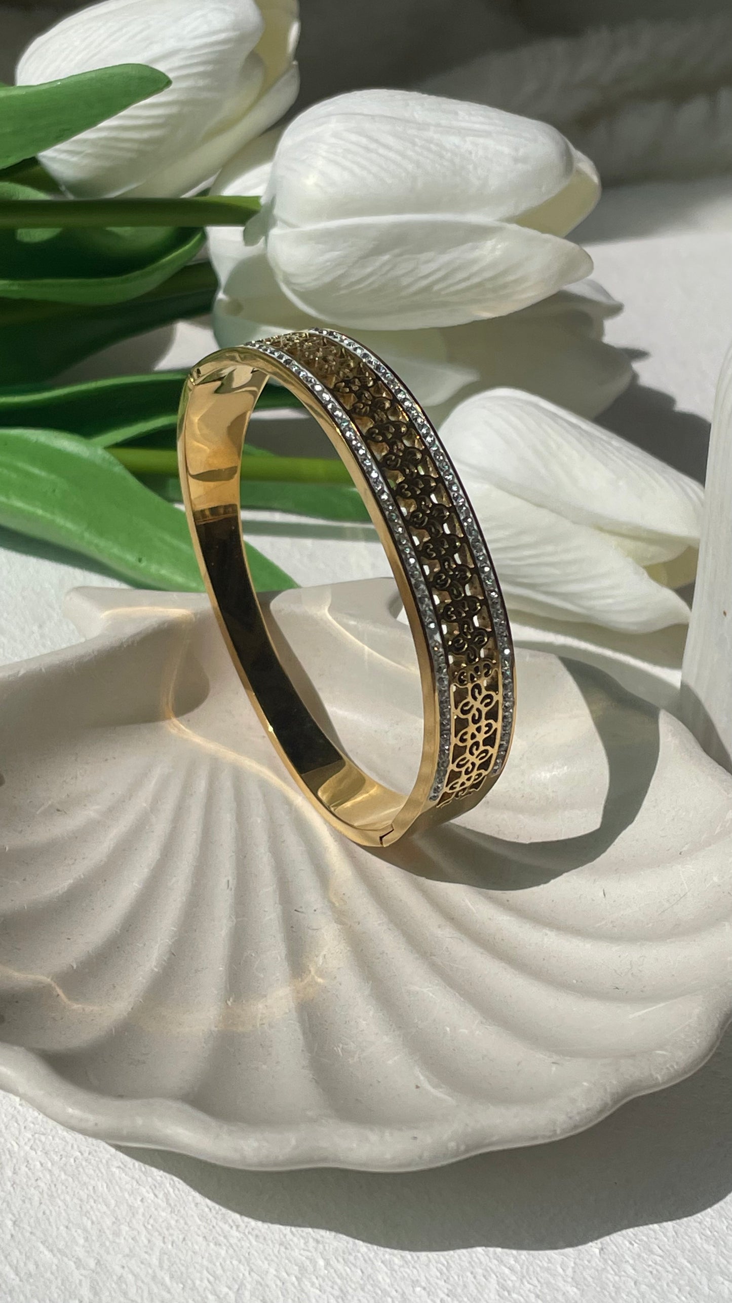 Luxury crystal cut handcuff(stainless)