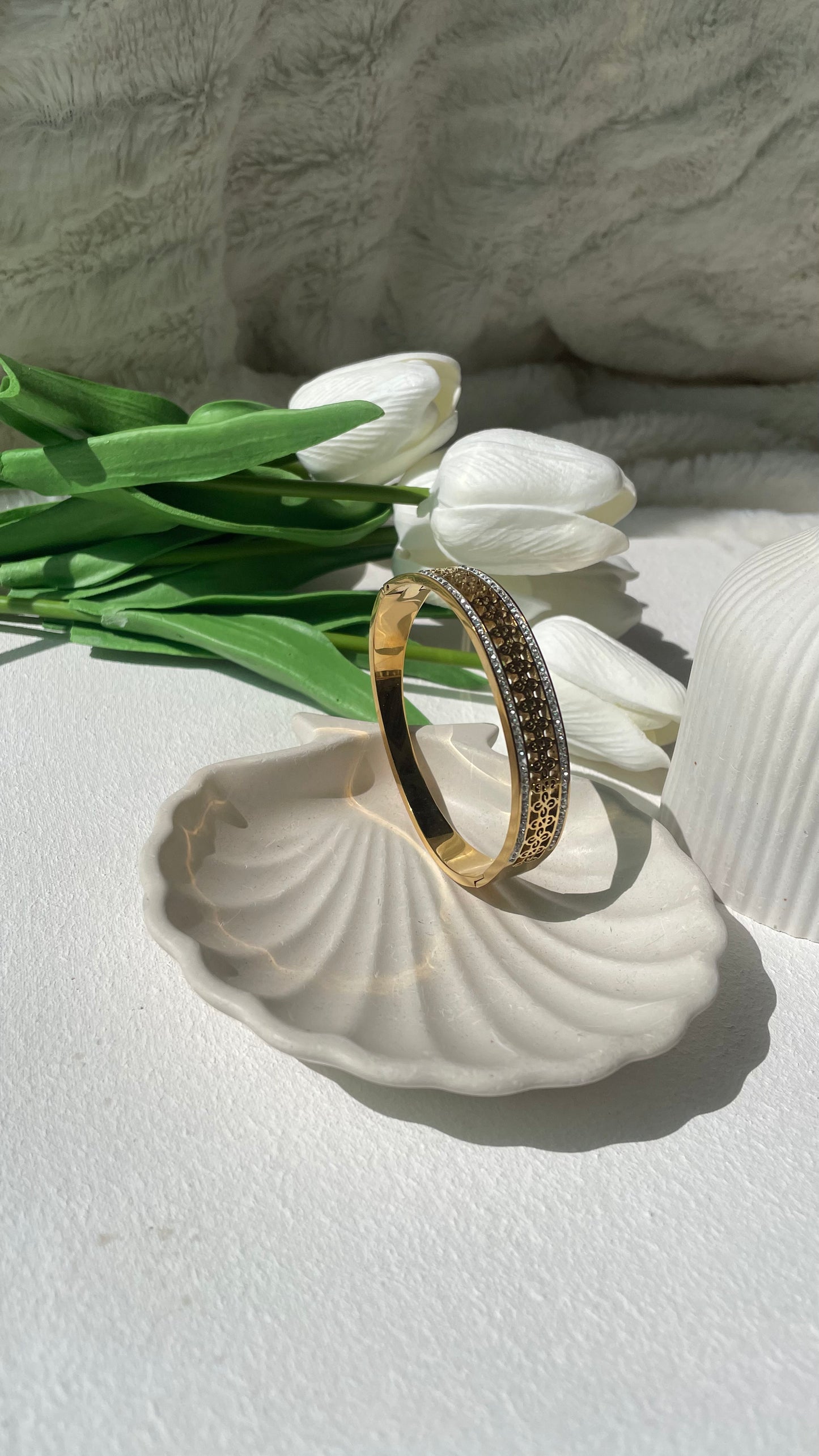 Luxury crystal cut handcuff(stainless)